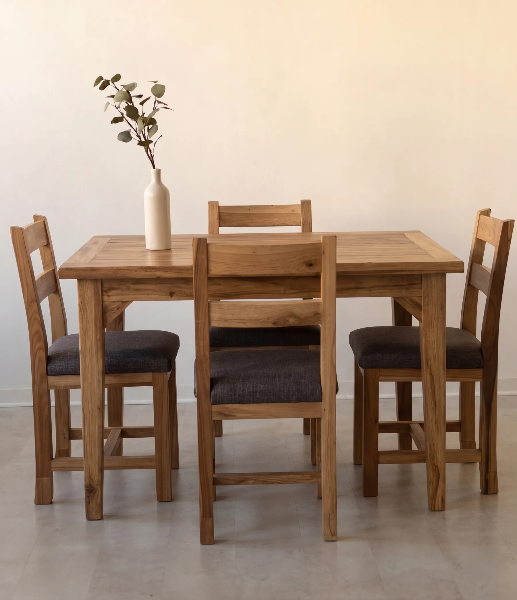 Comedor rectangular en madera maciza